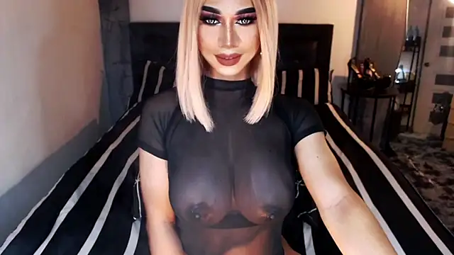 Snapshot of MassiveCockxMistress chatting on May 2026 11:01:04 PM MassiveCockxMistress online show from May 2026 11:01:04 PM