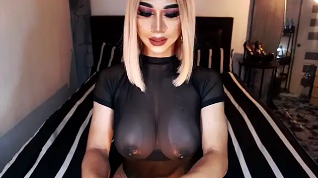 Snapshot of MassiveCockxMistress chatting on June 2026 04:44:01 PM MassiveCockxMistress online show from June 2026 04:44:01 PM