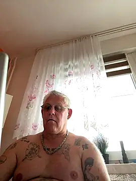 smaili1513 online show from September 2025 12:18:02 PM