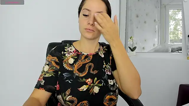 Snapshot of DiamondKay chatting on October 2025 08:11:02 AM DiamondKay online show from October 2025 08:11:02 AM