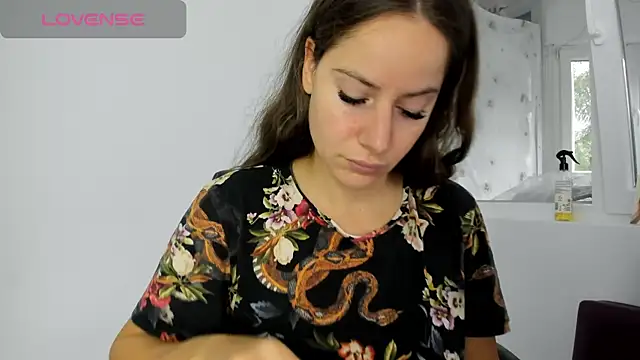 Snapshot of DiamondKay chatting on October 2025 07:06:01 AM DiamondKay online show from October 2025 07:06:01 AM