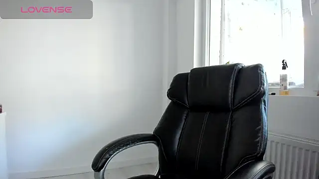 Snapshot of DiamondKay chatting on October 2025 06:27:02 AM DiamondKay online show from October 2025 06:27:02 AM