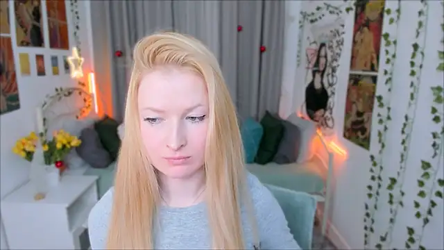 Snapshot of Laly_Peach chatting on December 2024 07:00:02 PM Laly Peach online show from December 2024 07:00:02 PM