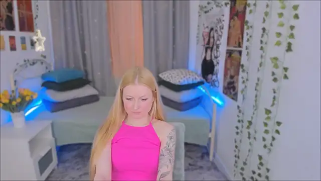 Snapshot of Laly_Peach chatting on January 2025 06:59:02 PM Laly Peach online show from January 2025 06:59:02 PM