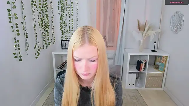 Snapshot of Laly_Peach chatting on October 2025 11:27:02 AM Laly Peach online show from October 2025 11:27:02 AM