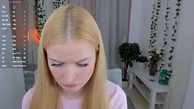 Snapshot of Laly_Peach chatting on November 2025 05:24:02 PM Laly Peach online show from November 2025 05:24:02 PM