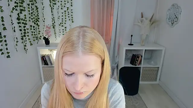 Snapshot of Laly_Peach chatting on December 2025 04:38:01 PM Laly Peach online show from December 2025 04:38:01 PM