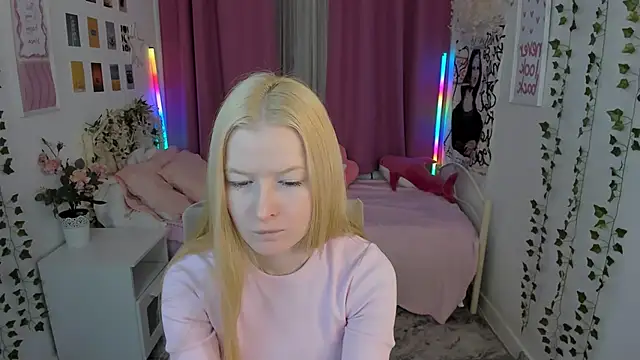 Snapshot of Laly_Peach chatting on March 2026 06:15:01 AM Laly Peach online show from March 2026 06:15:01 AM