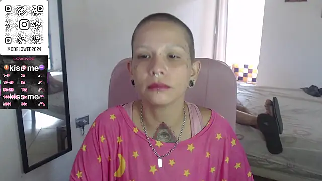 Snapshot of moon_cat85 chatting on March 2025 02:45:01 PM moon cat85 online show from March 2025 02:45:01 PM