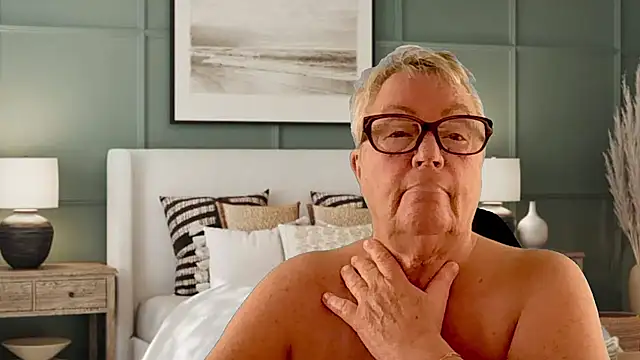 GrannyChrissy68 online show from March 2026 06:03:01 PM