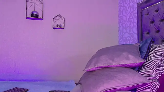 Snapshot of MariiePrice chatting on January 2025 08:32:02 AM MariiePrice online show from January 2025 08:32:02 AM