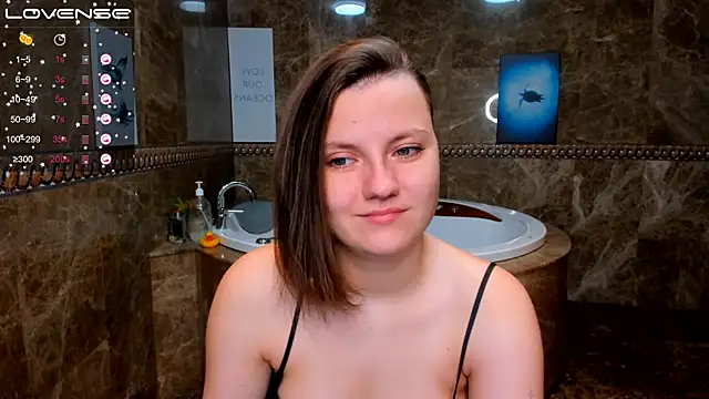 MelindaTin online show from October 2025 12:11:02 AM