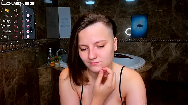 MelindaTin online show from November 2025 01:06:01 AM