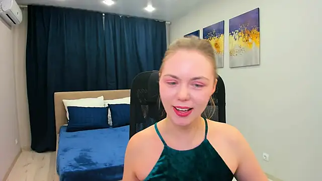 Strawberrye online show from January 2025 01:22:02 PM