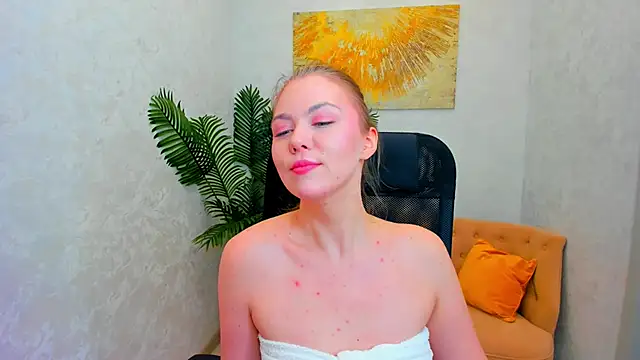 Strawberrye online show from February 2025 08:02:02 AM