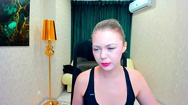 Strawberrye online show from February 2025 03:24:02 AM