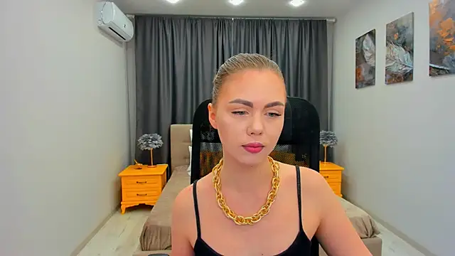 Strawberrye online show from February 2025 11:35:02 AM