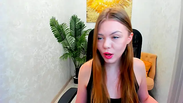 Strawberrye online show from March 2025 11:42:02 AM