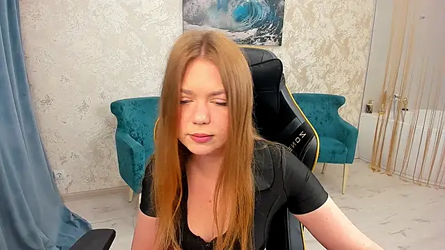 Strawberrye online show from October 2025 03:40:02 AM