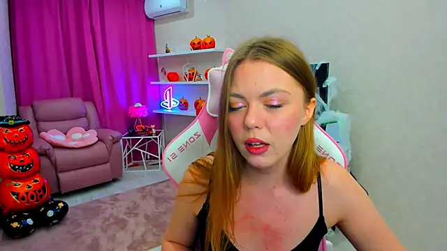 Strawberrye online show from November 2025 03:27:01 AM