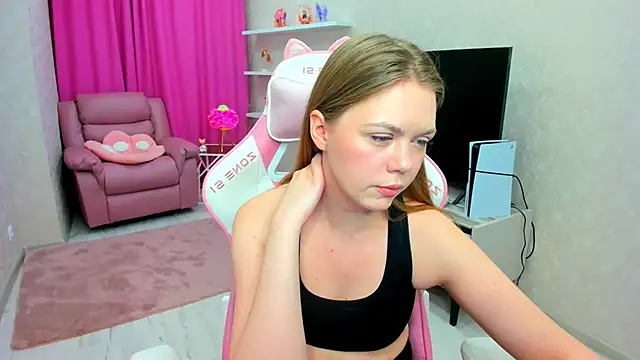 Snapshot of Strawberrye chatting on January 2026 03:21:01 AM Strawberrye online show from January 2026 03:21:01 AM