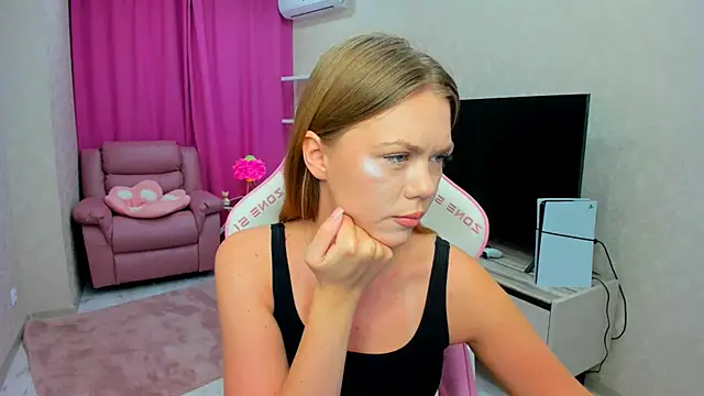 Snapshot of Strawberrye chatting on February 2026 03:15:02 AM Strawberrye online show from February 2026 03:15:02 AM