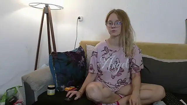 little-leni online show from November 2025 07:46:02 PM