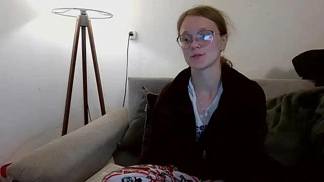 little-leni online show from March 2026 09:21:01 PM