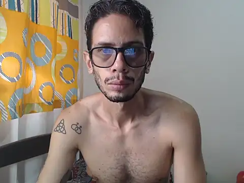 alisterxxx online show from April 2026 02:02:02 PM