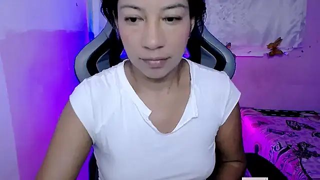 ninatiny online show from October 2025 10:41:01 AM