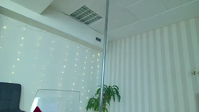 girl nextd00r online show from February 2025 01:11:02 PM