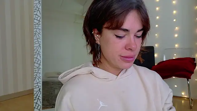 girl nextd00r online show from March 2025 01:29:01 PM