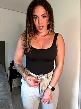 Clara-xoxo online show from October 2025 12:57:02 PM