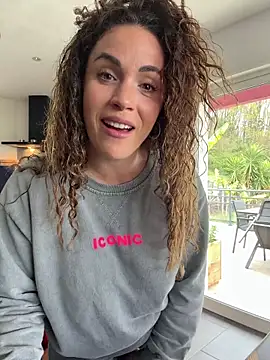 Clara-xoxo online show from March 2026 09:21:02 AM