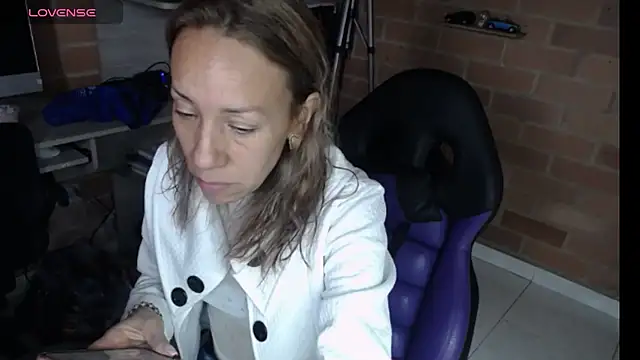 Snapshot of cristin_doll_ chatting on June 2026 05:16:02 PM cristin doll online show from June 2026 05:16:02 PM