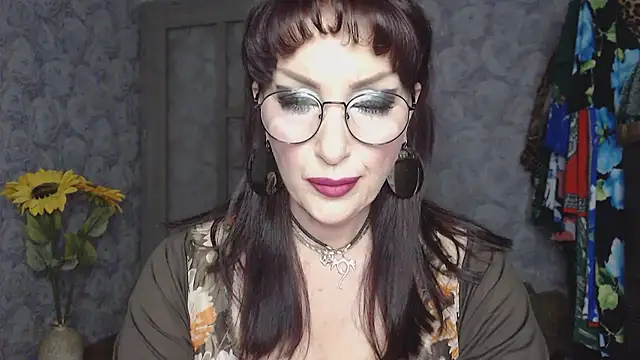 Snapshot of Aziza1 chatting on July 2026 01:14:01 PM Aziza1 online show from July 2026 01:14:01 PM