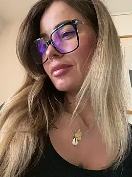 Snapshot of Etwas_neugierig chatting on December 2024 09:18:02 AM Etwas neugierig online show from December 2024 09:18:02 AM