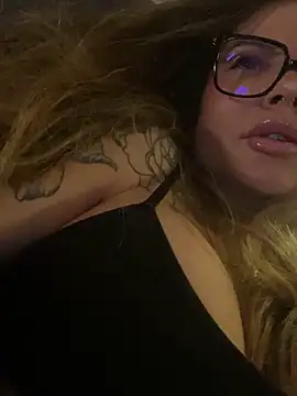 Snapshot of Etwas_neugierig chatting on December 2024 05:34:01 PM Etwas neugierig online show from December 2024 05:34:01 PM