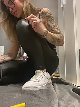 Snapshot of Etwas_neugierig chatting on January 2025 10:12:02 AM Etwas neugierig online show from January 2025 10:12:02 AM