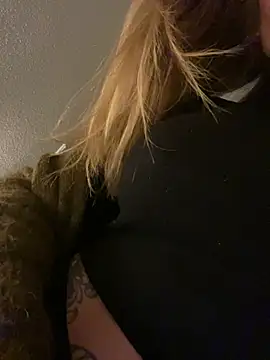 Snapshot of Etwas_neugierig chatting on February 2025 05:35:02 AM Etwas neugierig online show from February 2025 05:35:02 AM