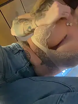 Snapshot of Etwas_neugierig chatting on February 2025 04:14:01 PM Etwas neugierig online show from February 2025 04:14:01 PM