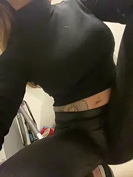 Snapshot of Etwas_neugierig chatting on February 2025 03:48:02 PM Etwas neugierig online show from February 2025 03:48:02 PM