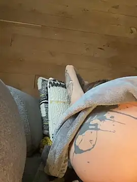 Snapshot of Etwas_neugierig chatting on February 2025 07:00:02 AM Etwas neugierig online show from February 2025 07:00:02 AM