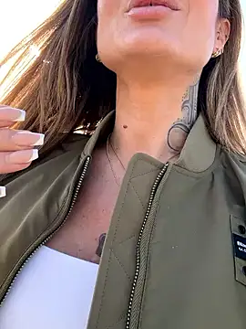 Snapshot of Etwas_neugierig chatting on March 2025 01:51:01 PM Etwas neugierig online show from March 2025 01:51:01 PM