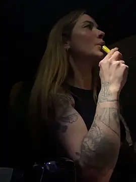 Snapshot of Etwas_neugierig chatting on March 2025 06:39:02 PM Etwas neugierig online show from March 2025 06:39:02 PM