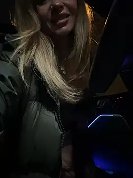 Snapshot of Etwas_neugierig chatting on March 2025 06:34:01 PM Etwas neugierig online show from March 2025 06:34:01 PM