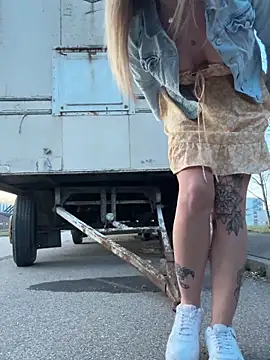 Snapshot of Etwas_neugierig chatting on March 2025 05:36:01 PM Etwas neugierig online show from March 2025 05:36:01 PM