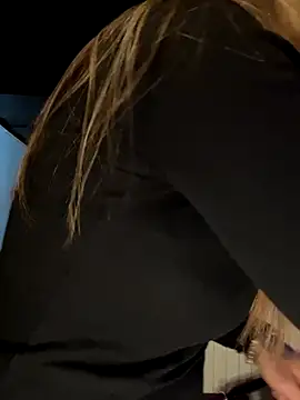 Snapshot of Etwas_neugierig chatting on October 2025 04:11:01 PM Etwas neugierig online show from October 2025 04:11:01 PM