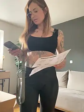 Etwas neugierig online show from March 2026 01:02:01 PM