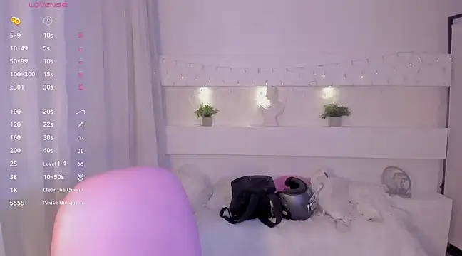 Snapshot of AshleyRoys chatting on December 2024 03:35:01 PM AshleyRoys online show from December 2024 03:35:01 PM